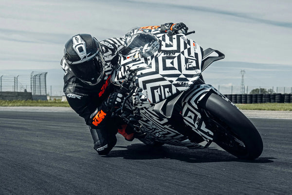 Unleash the Beast: KTM's 990 RC R Streetbike Roars Ahead!