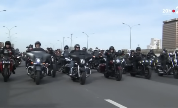 "Revving Rebellion: French Bikers Take to the Streets Against Technical Inspections!" 🇫🇷🛠️ #BikerProtest #FreedomOnTwoWheels