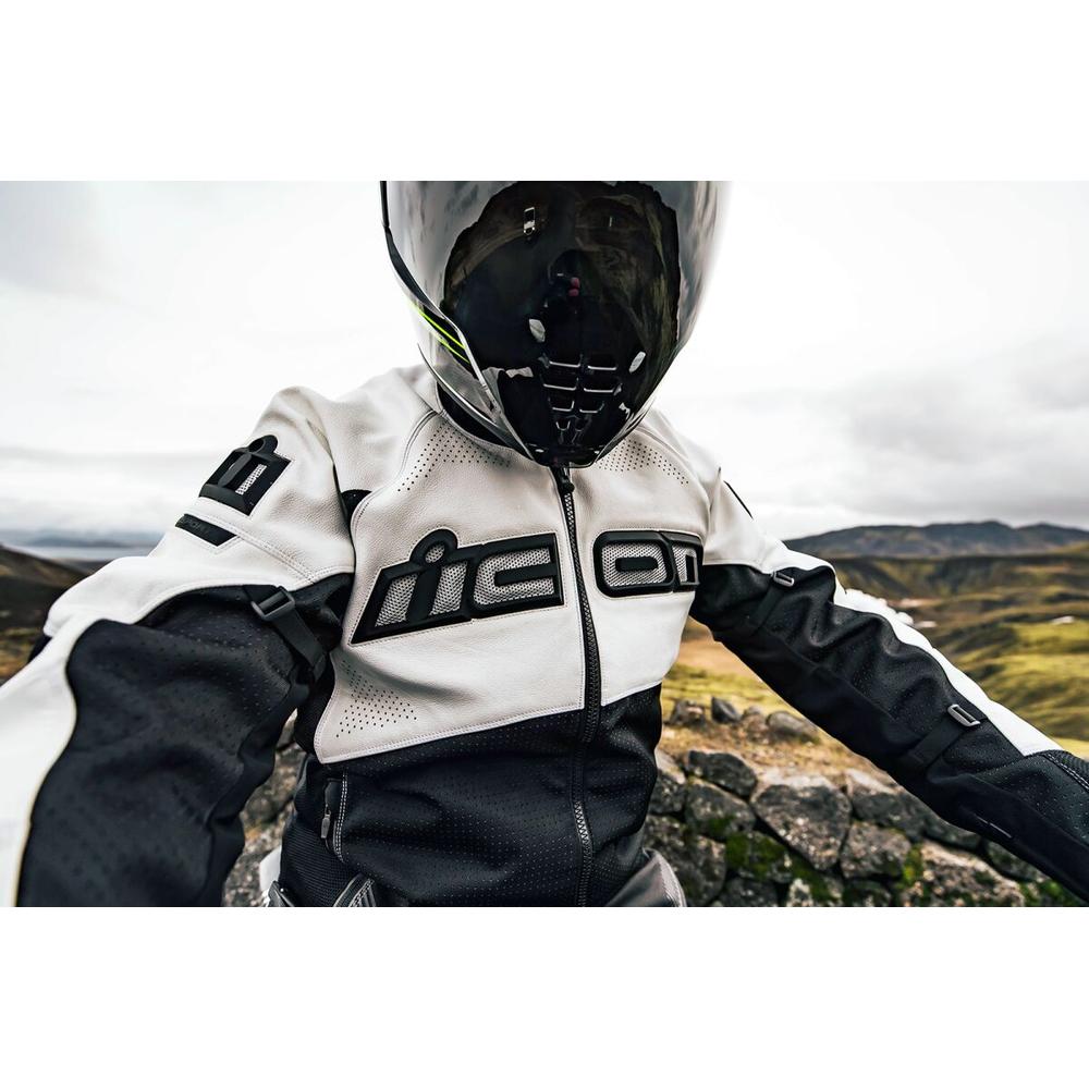 Icon Airflite Fog Free Visor Flite Shield Dark Smoke FREE 1 YEAR Returns, FREE UK Delivery | ThrottleChimp