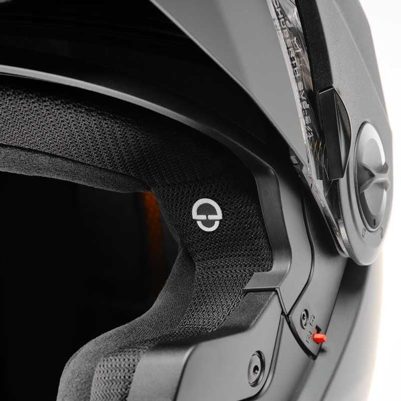 Schuberth E2 Flip-Up Helmet Matt Black FREE 1 YEAR Returns, FREE UK Delivery | ThrottleChimp