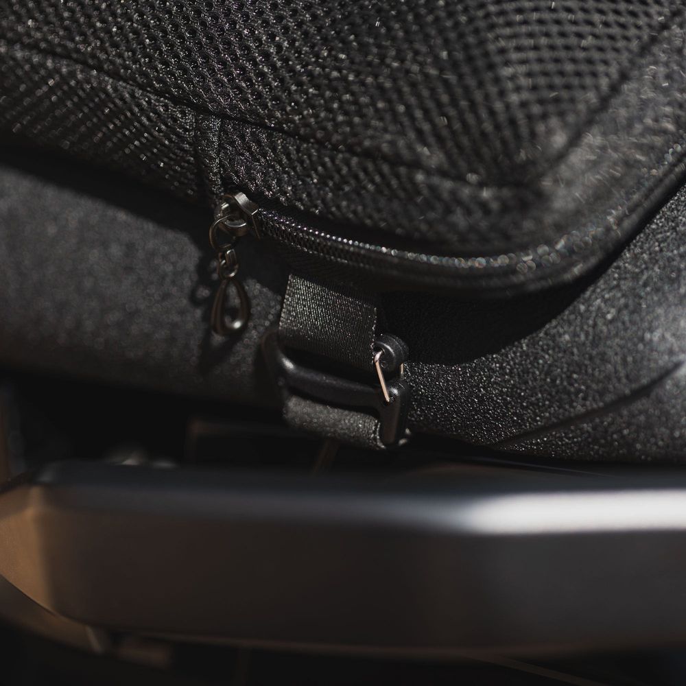 Oxford Air Seat Cushion Black For Pillion & Enduro Motorcycle - 28.5 x 21.5 x 4cm FREE 1 YEAR Returns, FREE UK Delivery | ThrottleChimp