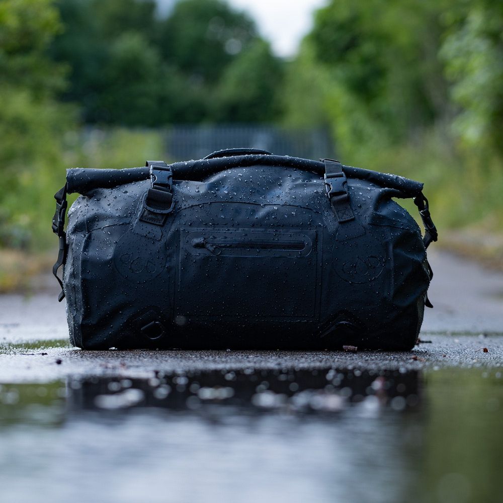 Oxford Aqua T30 Roll Bag Black - 30 Litres FREE 1 YEAR Returns, FREE UK Delivery | ThrottleChimp