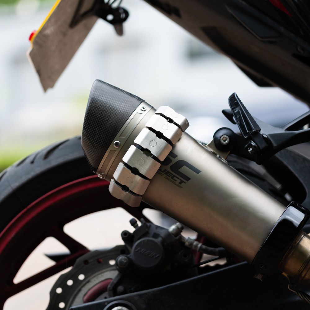Oxford Adjustable Exhaust Protector Silver FREE 1 YEAR Returns, FREE UK Delivery | ThrottleChimp