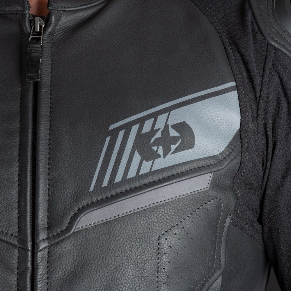 Oxford Cypher 1.0 Leather Jacket Stealth Black FREE 1 YEAR Returns, FREE UK Delivery | ThrottleChimp