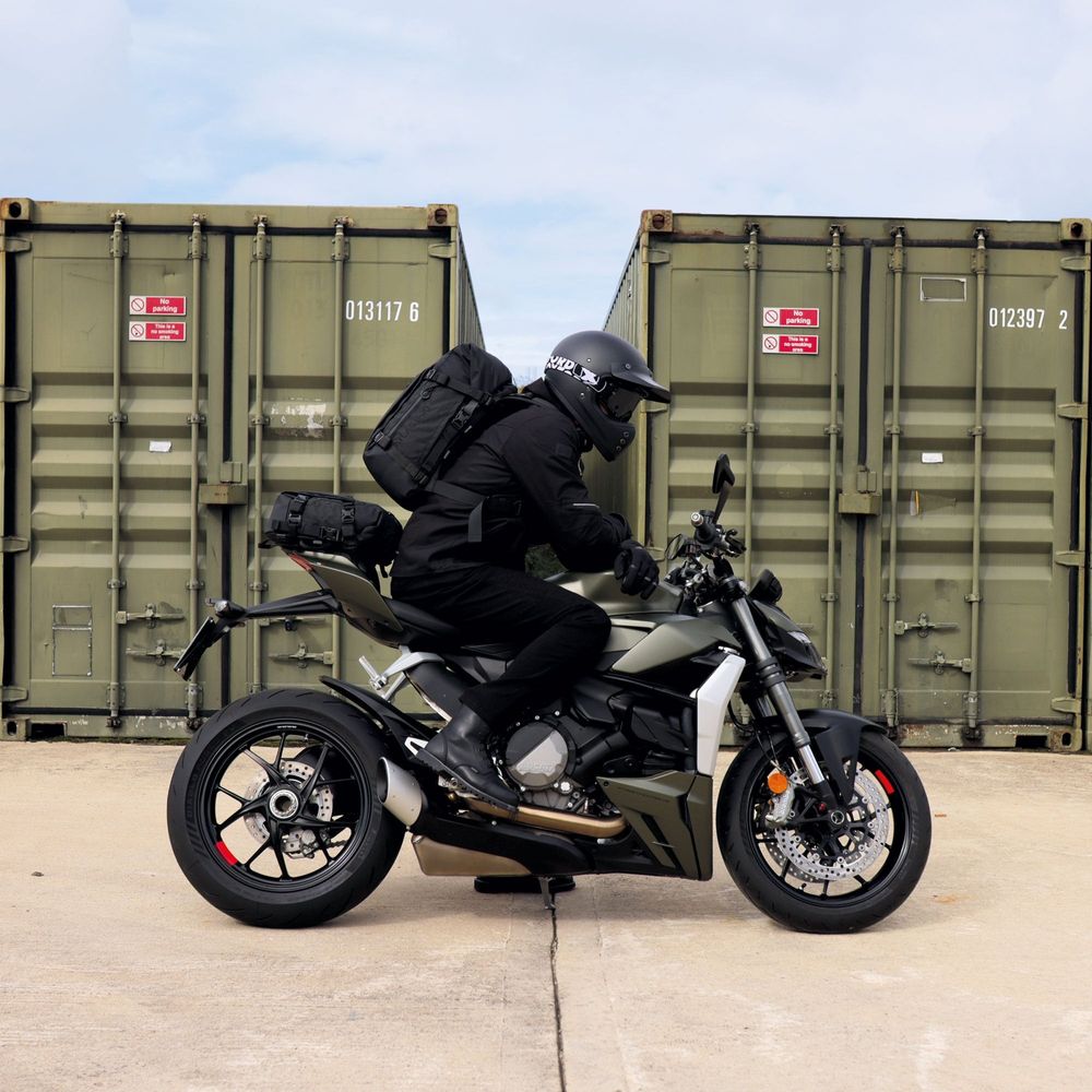Oxford Atlas T-30 Advanced Tour Pack Charcoal / Black - 30 Liter FREE 1 YEAR Returns, FREE UK Delivery | ThrottleChimp