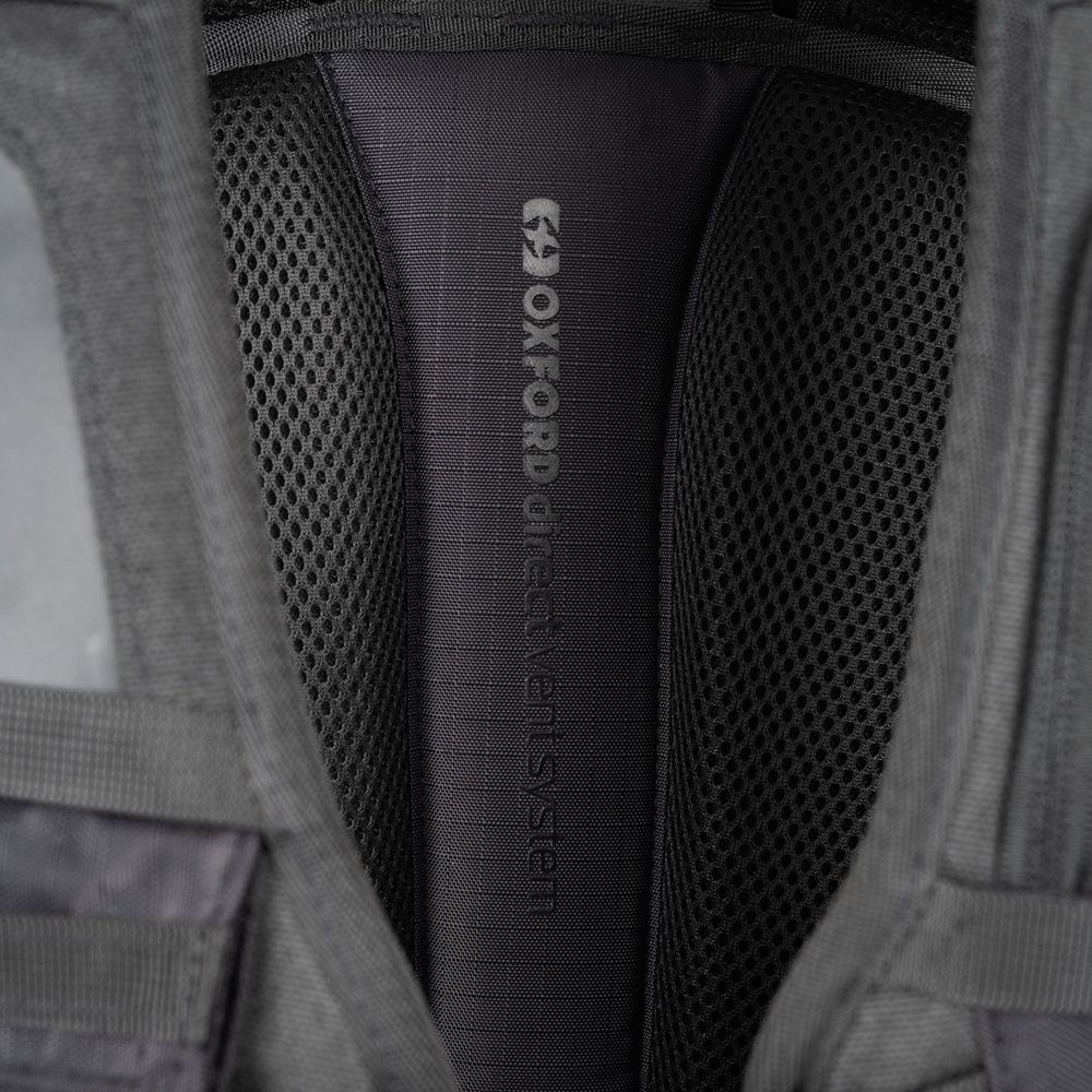 Oxford Atlas B-30 Advanced Backpack Charcoal / Black - 30 Liter FREE 1 YEAR Returns, FREE UK Delivery | ThrottleChimp