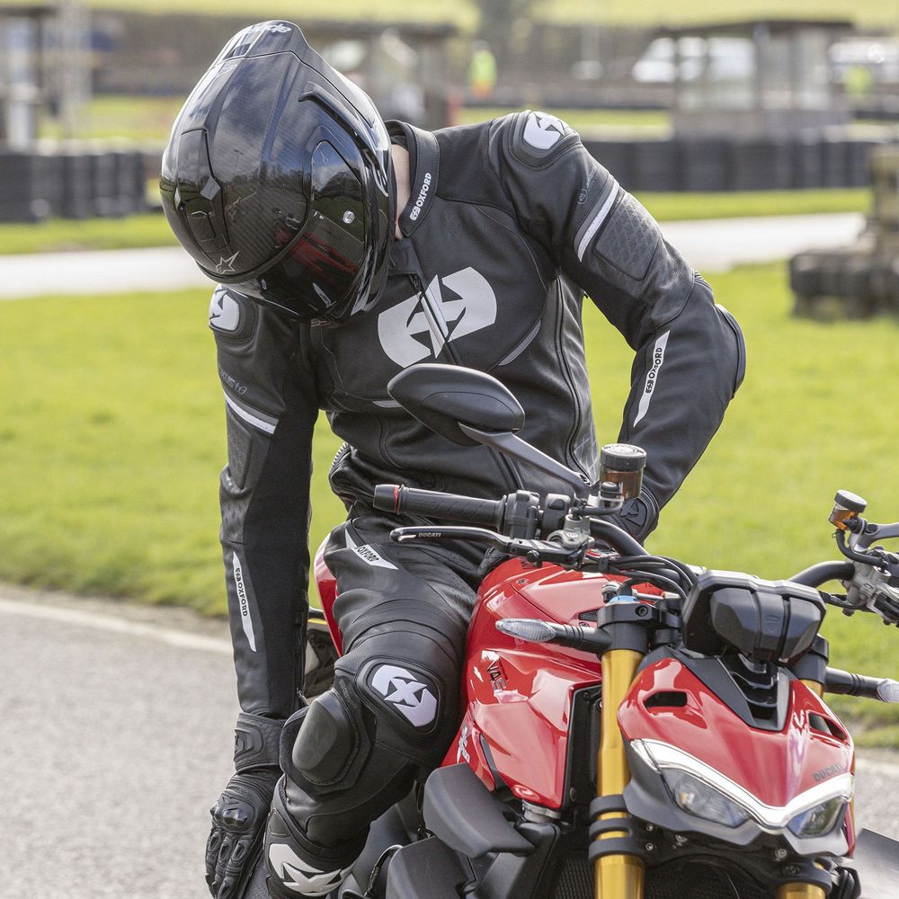 Oxford Nexus 1.0 One Piece Leather Suit Black / White FREE 1 YEAR Returns, FREE UK Delivery | ThrottleChimp