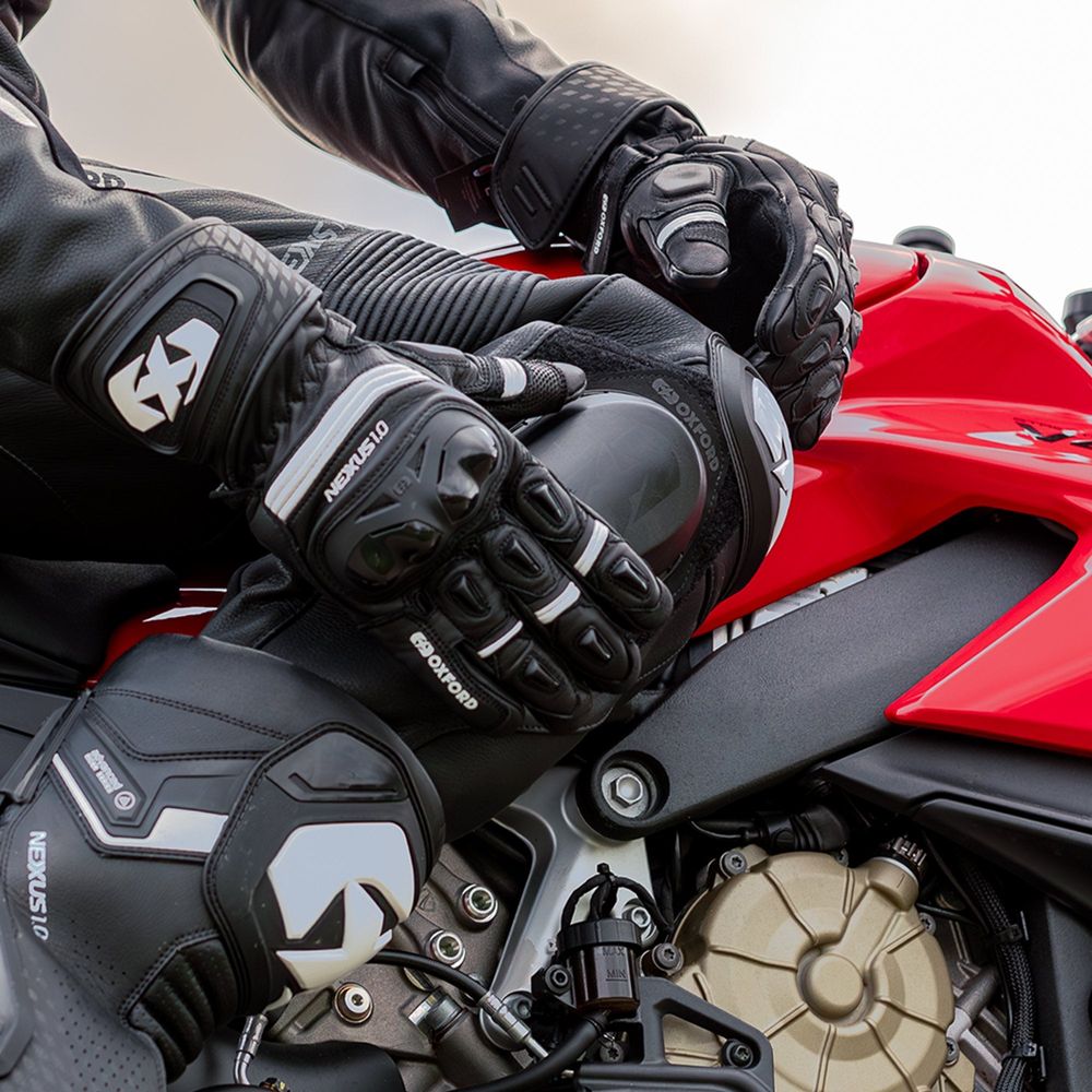 Oxford Nexus Knee Sliders Black FREE 1 YEAR Returns, FREE UK Delivery | ThrottleChimp