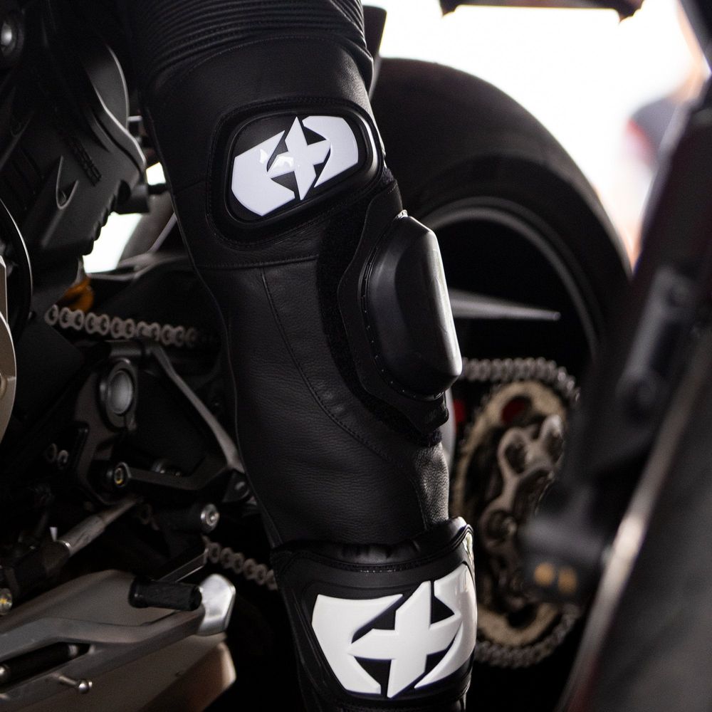 Oxford Nexus Knee Sliders Black FREE 1 YEAR Returns, FREE UK Delivery | ThrottleChimp