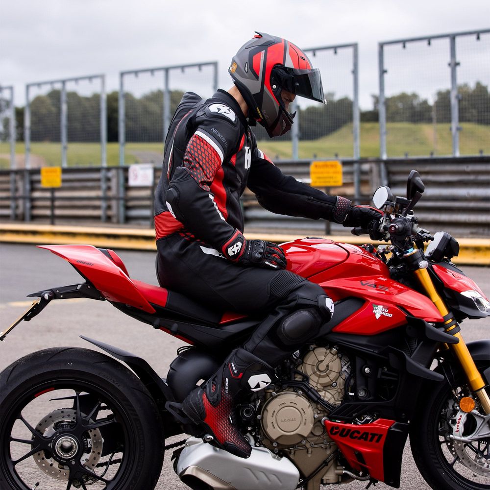 Oxford Nexus 1.0 One Piece Leather Suit Black / Red FREE 1 YEAR Returns, FREE UK Delivery | ThrottleChimp