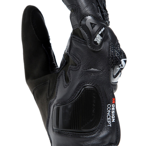 Dainese Carbon 4 Short Leather Gloves Black / Black FREE 1 YEAR Returns, FREE UK Delivery | ThrottleChimp