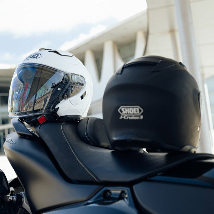 Shoei J-Cruise 3 Open Face Helmet Plain Black FREE 1 YEAR Returns, FREE UK Delivery | ThrottleChimp