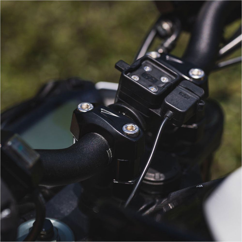 Oxford CNC Aluminium Handlebar Risers Black - 20 x 28.6mm FREE 1 YEAR Returns, FREE UK Delivery | ThrottleChimp