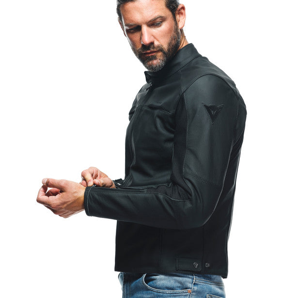 Dainese Razon 2 Leather Jacket Black FREE 1 YEAR Returns, FREE UK Delivery | ThrottleChimp